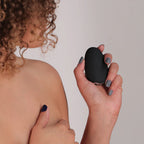 Lyxig vibrator med djupa vibrationer Mim (Svart)