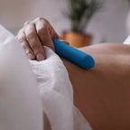 Bulletvibrator i silikon – kompakt med punktstimulering (Ljusblå)